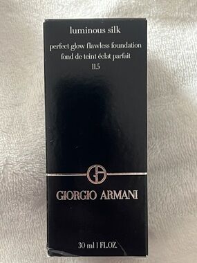 Giorgio Armani Luminous Silk Foundation- orginal formula- shade 11.5